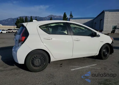 2015 Toyota Prius C z USA, uszkodzony, nr VIN JTDKDTB33F1095307